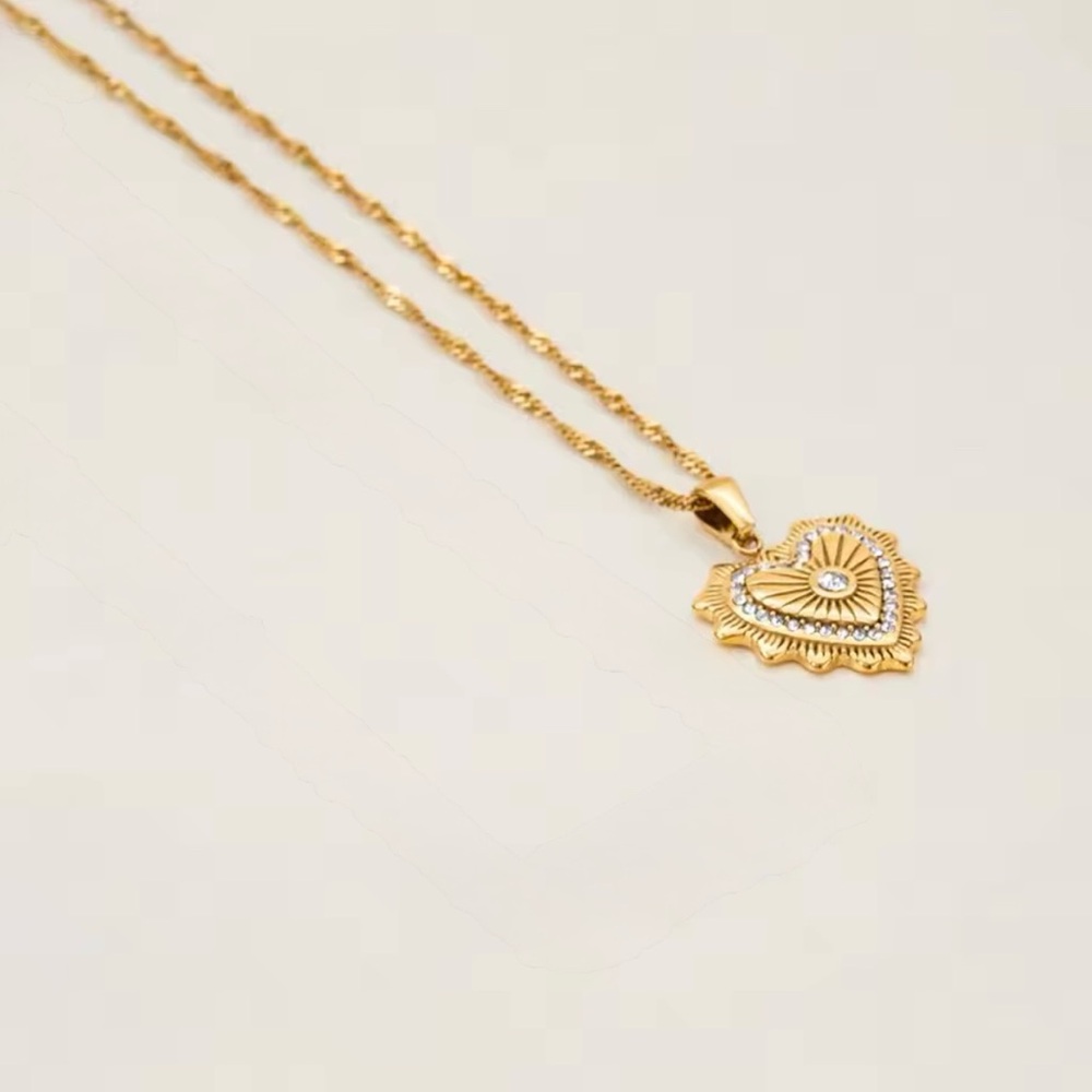 NEW 18K GOLD PLATED VINTAGE HEART NECKLACE - Picture 4 of 7